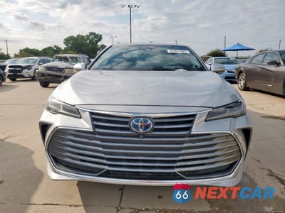 Piąte zdjęcie samochodu w środku: 2019 TOYOTA AVALON XLE VIN:4T1B21FB6KU003753 - miniatura