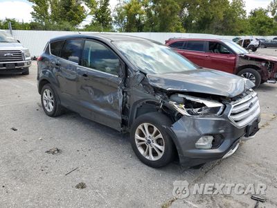 Czwarte zdjęcie samochodu z boku: 2019 FORD ESCAPE SE VIN:1FMCU9GDXKUB31149 - miniatura