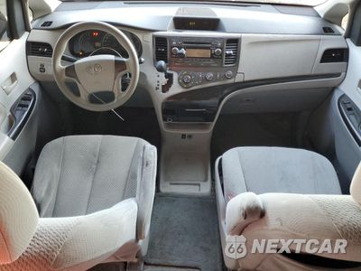 Zdjęcie 8 z 14 samochodu: 2012 TOYOTA SIENNA BASE VIN:5TDKA3DC5CS009547 - miniatura