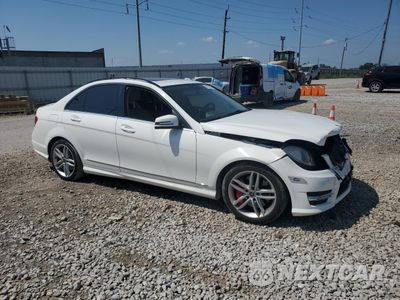 Czwarte zdjęcie samochodu z boku: 2014 MERCEDES-BENZ C 300 4MATIC VIN:WDDGF8AB9EA931700 - miniatura