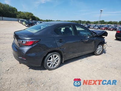 Trzecie zdjęcie samochodu z tyłu: 2019 TOYOTA YARIS IA VIN:3MYDLBYV8JY303847 - miniatura
