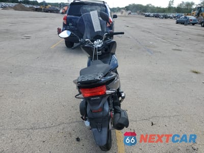 Czwarte zdjęcie samochodu z boku: 2018 HONDA PCX 150 VIN:RLHKF1800JY300559 - miniatura