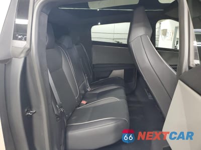 Zdjęcie 11 z 16 samochodu: 2025 TESLA CYBERTRUCK VIN:7G2CEHED7SA071428 - miniatura