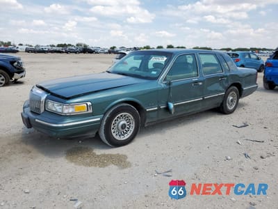 1996 LINCOLN TOWN CAR EXECUTIVE 1LNLM81WXTY672992 - główne zdjęcie licytacji z USA - miniatura