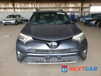 Piąte zdjęcie samochodu w środku: 2018 TOYOTA RAV4 SE VIN:JTMJFREV1JJ231819 - miniatura