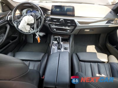 Zdjęcie 8 z 13 samochodu: 2019 BMW 530 XI VIN:WBAJA7C5XKG909727 - miniatura