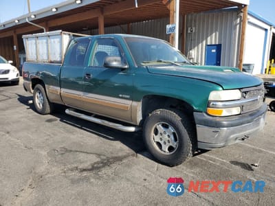 Czwarte zdjęcie samochodu z boku: 1999 CHEVROLET SILVERADO K1500 VIN:1GCEK19V5XZ184667 - miniatura