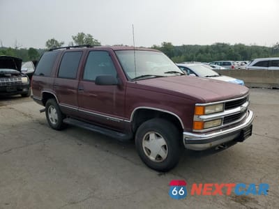 Czwarte zdjęcie samochodu z boku: 1999 CHEVROLET TAHOE K1500 VIN:1GNEK13RXXJ430856 - miniatura