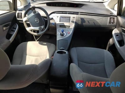 Zdjęcie 8 z 12 samochodu: 2013 TOYOTA PRIUS VIN:JTDKN3DU8D5565193 - miniatura