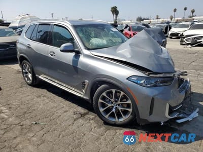 Czwarte zdjęcie samochodu z boku: 2024 BMW X5 XDRIVE40I VIN:5UX23EU08R9U84790 - miniatura