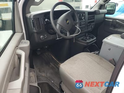 Zdjęcie 8 z 13 samochodu: 2021 CHEVROLET EXPRESS G2500 VIN:1GCWGAFP9M1160409 - miniatura