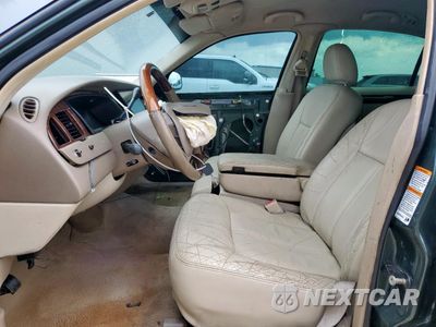 Zdjęcie 7 z 15 samochodu: 2000 LINCOLN TOWN CAR EXECUTIVE VIN:1LNHM81W8YY820974 - miniatura