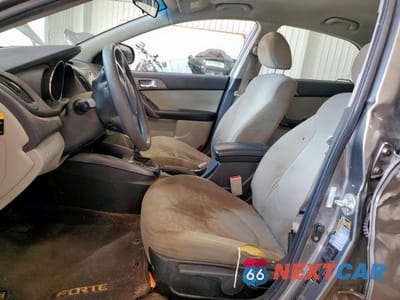 Zdjęcie 7 z 13 samochodu: 2013 KIA FORTE EX VIN:KNAFU4A29D5666446 - miniatura