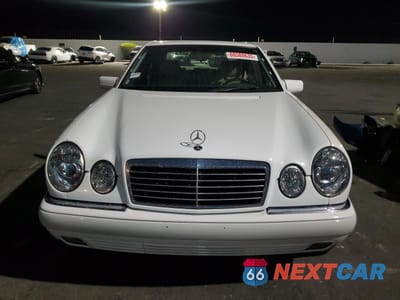 Piąte zdjęcie samochodu w środku: 1997 MERCEDES-BENZ E 420 VIN:WDBJF72F2VA257190 - miniatura