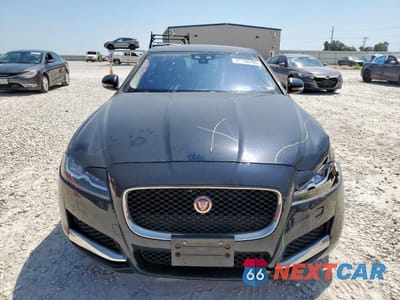 Piąte zdjęcie samochodu w środku: 2016 JAGUAR XF PRESTIGE VIN:SAJBK4BV0GCY12752 - miniatura