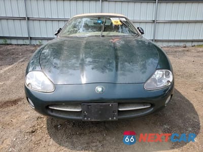 Piąte zdjęcie samochodu w środku: 2002 JAGUAR XK8 VIN:SAJDA42C32NA26700 - miniatura