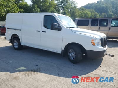 Czwarte zdjęcie samochodu z boku: 2019 NISSAN NV 2500 S VIN:1N6BF0KY5KN800175 - miniatura