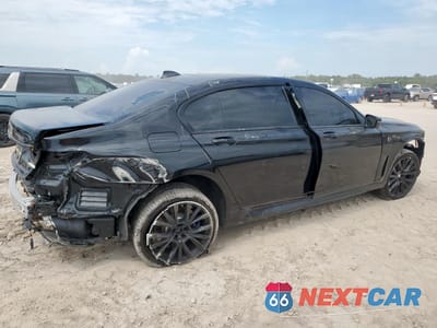 Trzecie zdjęcie samochodu z tyłu: 2022 BMW 750 XI VIN:WBA7U2C08NCJ65713 - miniatura