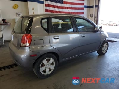 Trzecie zdjęcie samochodu z tyłu: 2008 CHEVROLET AVEO BASE VIN:KL1TD66678B257289 - miniatura