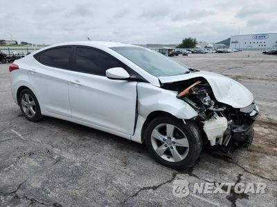 Czwarte zdjęcie samochodu z boku: 2013 HYUNDAI ELANTRA GLS VIN:5NPDH4AE4DH372767 - miniatura