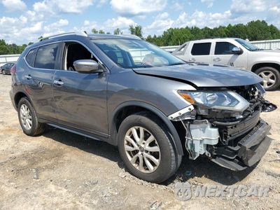 Czwarte zdjęcie samochodu z boku: 2018 NISSAN ROGUE S VIN:5N1AT2MV0JC806915 - miniatura