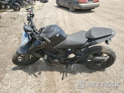 Trzecie zdjęcie samochodu z tyłu: 2023 KTM 200 DUKE VIN:MD2JPC409PC020973 - miniatura