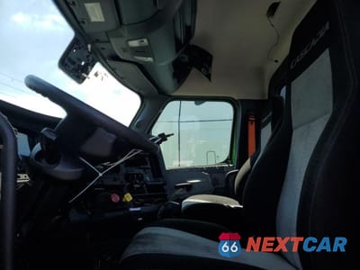 Piąte zdjęcie samochodu w środku: 2021 FREIGHTLINER CASCADIA 116 SEMI TRUCK VIN:1FUJHTDV8MLMM8326 - miniatura