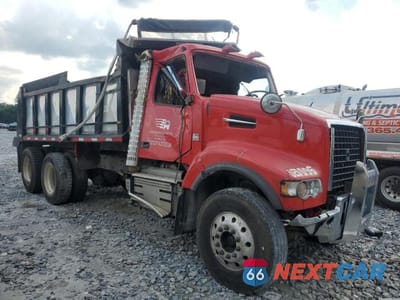 2018 VOLVO VHD DUMP TRUCK 4V5KC9DH5JN894473 - główne zdjęcie licytacji z USA - miniatura