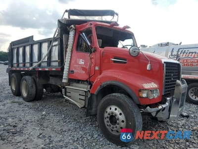 2018 VOLVO VHD DUMP TRUCK 4V5KC9DH5JN894473 - główne zdjęcie licytacji z USA - miniatura