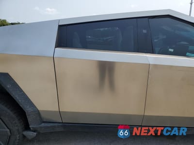 Zdjęcie 10 z 12 samochodu: 2024 TESLA CYBERTRUCK VIN:7G2CEHED4RA012413 - miniatura
