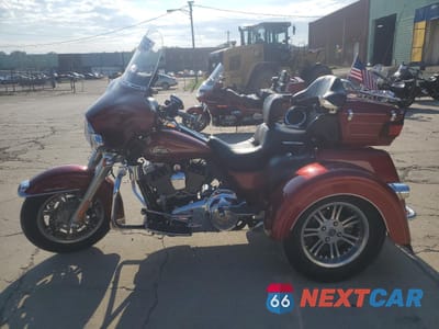 Trzecie zdjęcie samochodu z tyłu: 2009 HARLEY-DAVIDSON FLHTCUTG VIN:1HD1MAM199Y852006 - miniatura