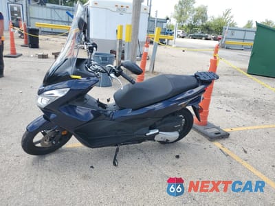 Trzecie zdjęcie samochodu z tyłu: 2018 HONDA PCX 150 VIN:RLHKF1800JY300559 - miniatura