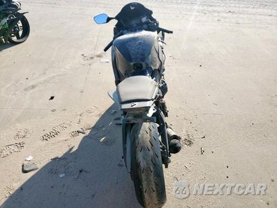 Czwarte zdjęcie samochodu z boku: 2014 HONDA CBR1000 RR VIN:JH2SC5902EK600165 - miniatura