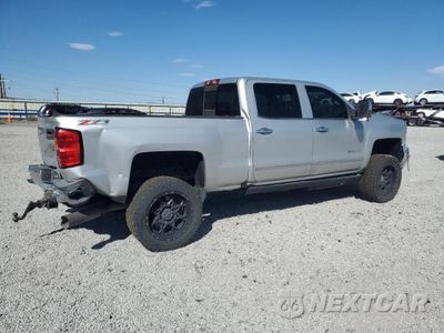 Trzecie zdjęcie samochodu z tyłu: 2016 CHEVROLET SILVERADO K2500 HEAVY DUTY LTZ VIN:1GC1KWE82GF189709 - miniatura