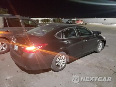 Trzecie zdjęcie samochodu z tyłu: 2016 NISSAN ALTIMA 2.5 VIN:1N4AL3AP4GN326847 - miniatura
