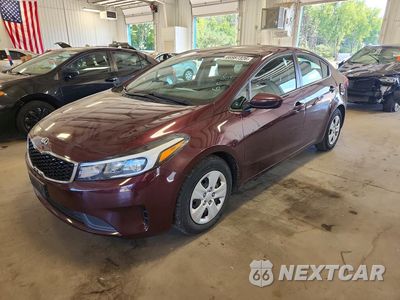 2017 KIA FORTE LX 3KPFK4A7XHE121239 - główne zdjęcie licytacji z USA - miniatura