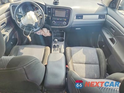 Zdjęcie 8 z 13 samochodu: 2016 MITSUBISHI OUTLANDER SE VIN:JA4AD3A31GZ048996 - miniatura