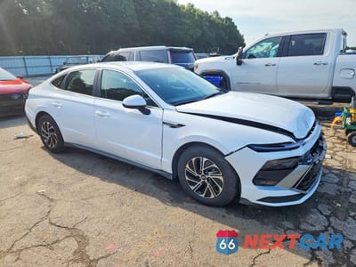 Czwarte zdjęcie samochodu z boku: 2026 HYUNDAI SONATA HYBRID BLUE VIN:KMHL24JJXTA156241 - miniatura