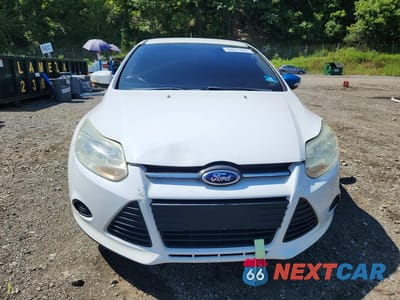 Piąte zdjęcie samochodu w środku: 2014 FORD FOCUS SE VIN:1FADP3K20EL141434 - miniatura