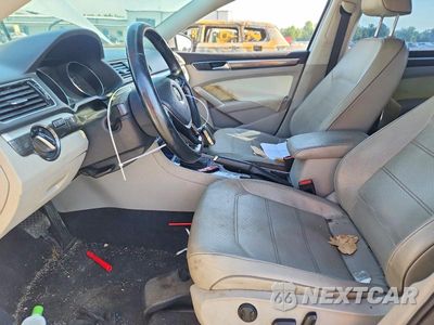 Zdjęcie 7 z 12 samochodu: 2017 VOLKSWAGEN PASSAT SE VIN:1VWBT7A38HC060472 - miniatura