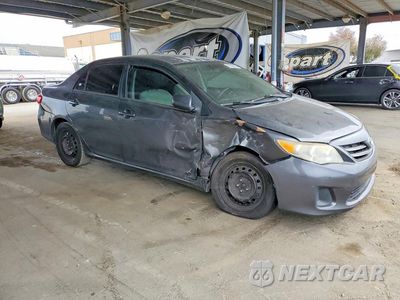 Czwarte zdjęcie samochodu z boku: 2013 TOYOTA COROLLA LE VIN:2T1BU4EE7DC996322 - miniatura