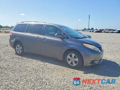 Czwarte zdjęcie samochodu z boku: 2011 TOYOTA SIENNA LE 8-PASSENGER VIN:5TDKA3DC4BS005732 - miniatura