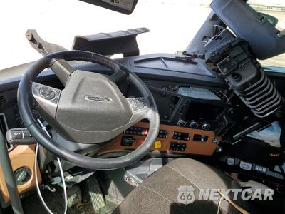 Zdjęcie 8 z 13 samochodu: 2025 FREIGHTLINER CASCADIA 126 SEMI TRUCK VIN:3AKJHHDR0SSVX7226 - miniatura