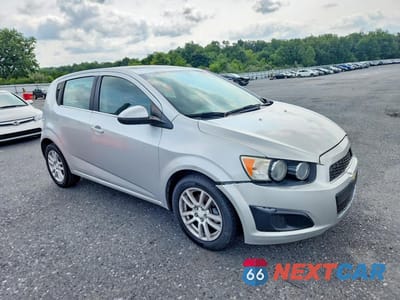 Czwarte zdjęcie samochodu z boku: 2016 CHEVROLET SONIC LT VIN:1G1JC6SB3G4101736 - miniatura
