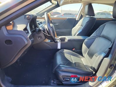 Zdjęcie 7 z 12 samochodu: 2019 LEXUS ES 300H VIN:JTHB21B12K2038284 - miniatura