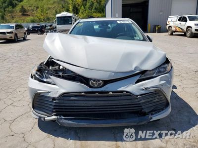 Piąte zdjęcie samochodu w środku: 2022 TOYOTA CAMRY LE VIN:4T1C11AK2NU010024 - miniatura