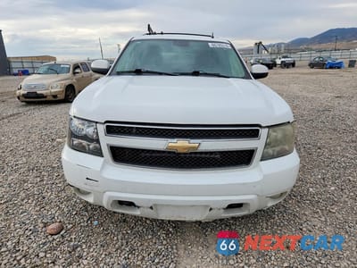 Piąte zdjęcie samochodu w środku: 2011 CHEVROLET SUBURBAN K1500 LT VIN:1GNSKJE36BR139762 - miniatura
