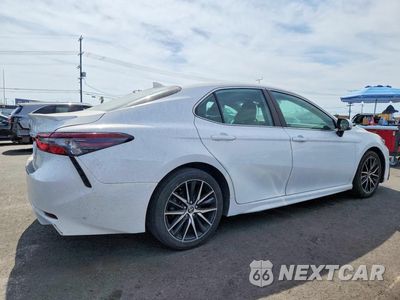 Trzecie zdjęcie samochodu z tyłu: 2023 TOYOTA CAMRY HYBRID SE VIN:4T1G31AK2PU601825 - miniatura
