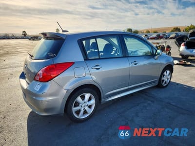 Trzecie zdjęcie samochodu z tyłu: 2012 NISSAN VERSA 1.8 S VIN:3N1BC1CP1CK268022 - miniatura