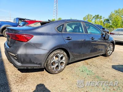 Trzecie zdjęcie samochodu z tyłu: 2019 KIA FORTE LXS VIN:3KPF24AD2KE056125 - miniatura